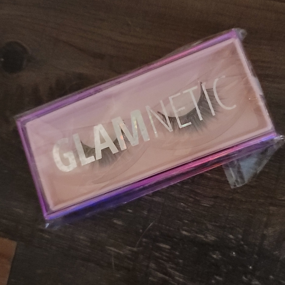 Glamnetic lashes vixen